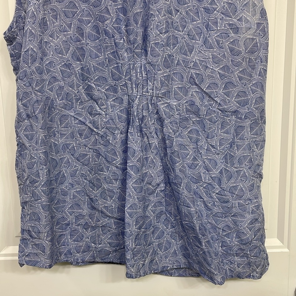 Banana Republic silk blend sleeveless top - Picture 3 of 8